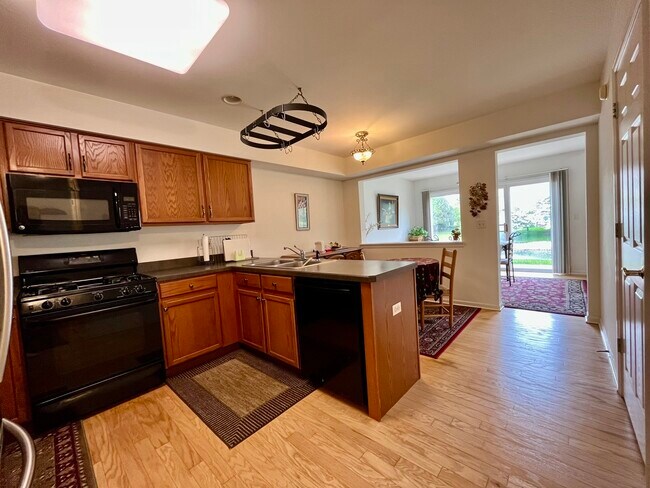 Building Photo - 3259 Cool Springs Ct