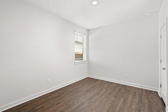 Building Photo - 1012 Paddock Ln