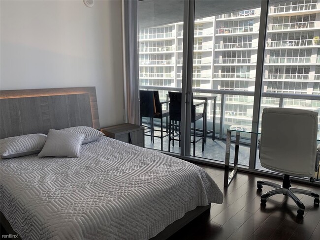 Building Photo - 1 br, 1 bath Condo - 495 Brickell Ave Apt ...