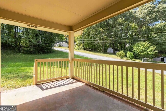 Building Photo - 9169 Lakeview Dr SW