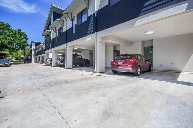 Building Photo - 607 W St Johns Ave