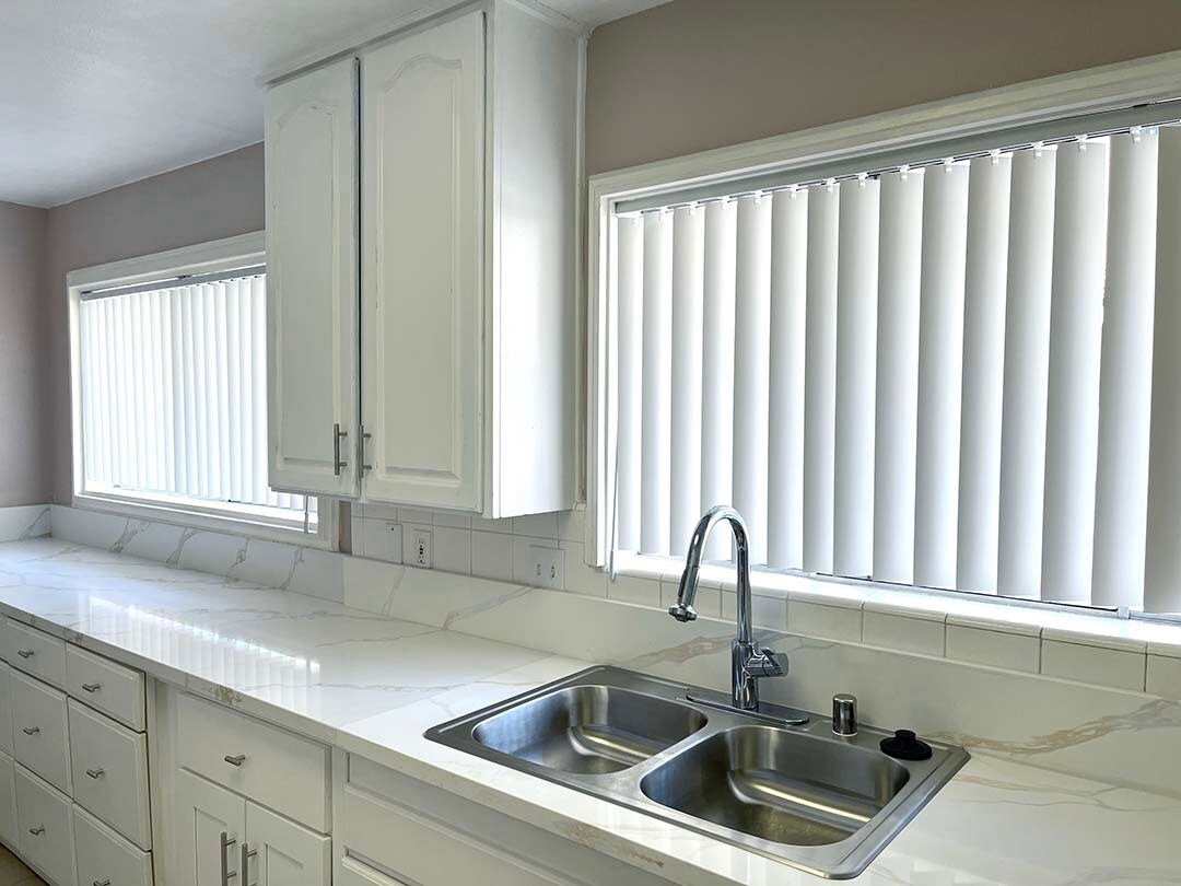 Kitchen - 5266 Lindley Ave