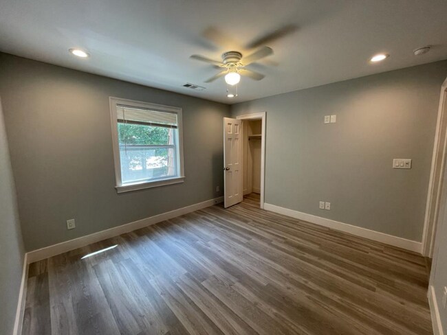 Building Photo - 1384 Wood Cir S