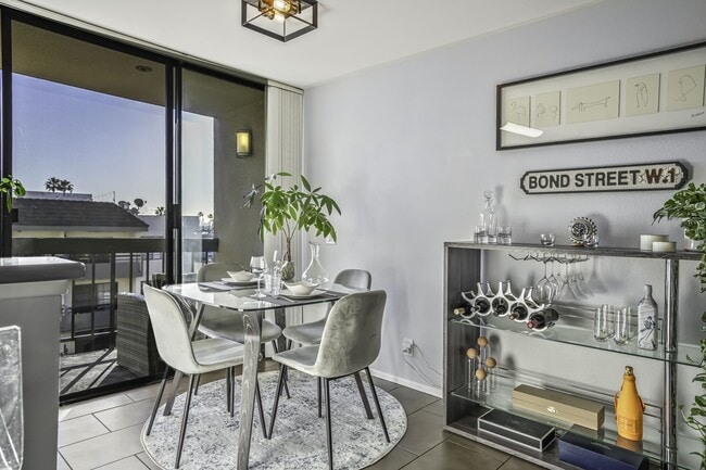 Building Photo - 7320 Hawthorn Ave