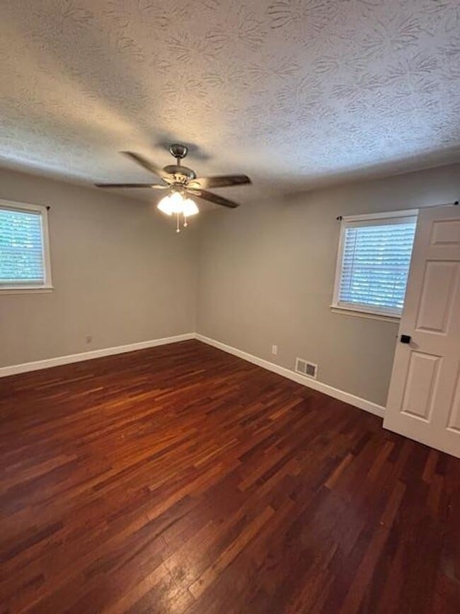 Building Photo - Beautifully Renovated 3-Bedroom, 2-Bath Ranch Home on Full Basement!