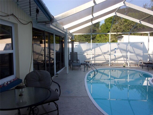 Building Photo - 1712 Suffolk Dr