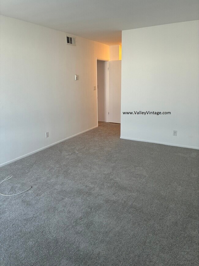 Building Photo - 11687 S Montana Ave