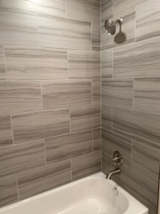 Building Photo - 3 bedroom duplex in Newcastle!