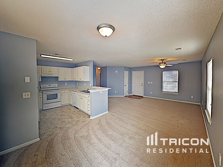 Building Photo - 156 Springway Dr