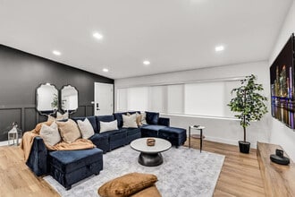 Building Photo - 17621 NE 7th Ave