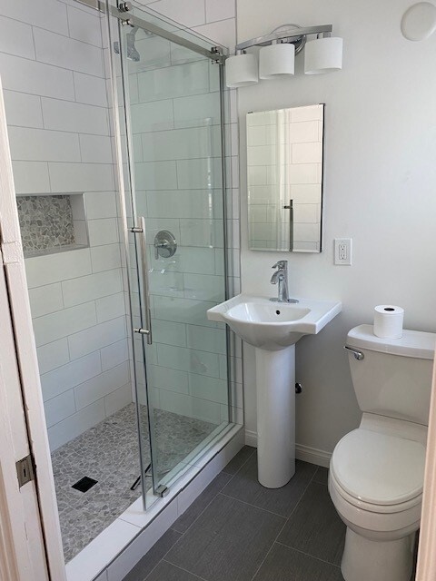 Walk-In Shower - 10757 Galvin St