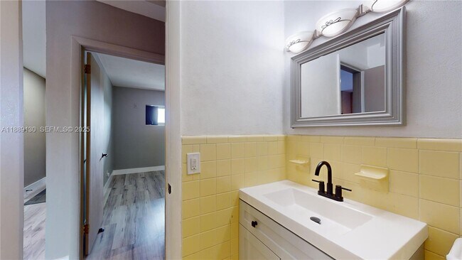 Building Photo - 13105 Ixora Ct