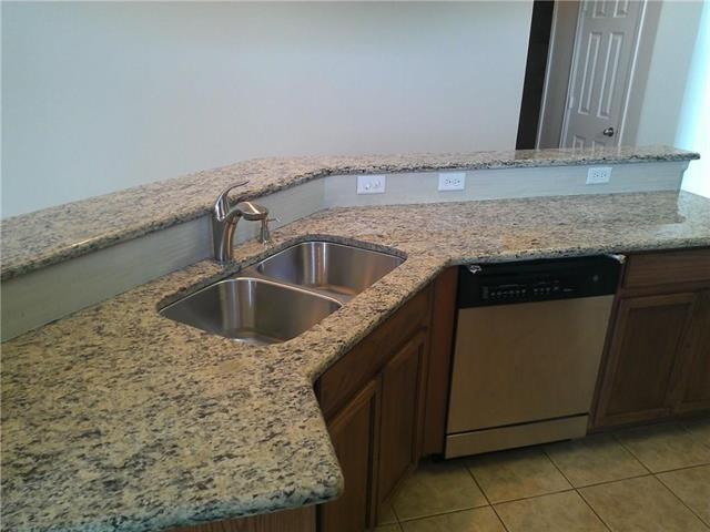 Building Photo - 633 Blue Sky Dr