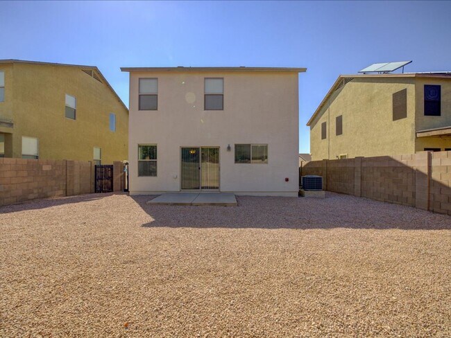 Building Photo - 3 Bedroom 2.5 Bathroom