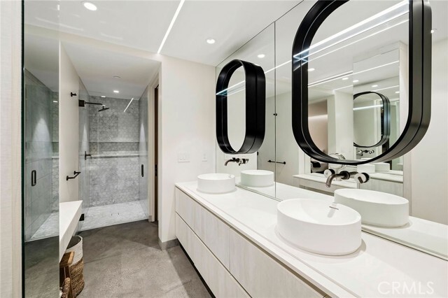 Building Photo - 121 25th St