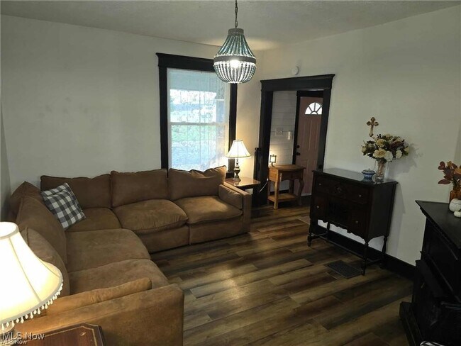 Building Photo - 202 Meek Ave