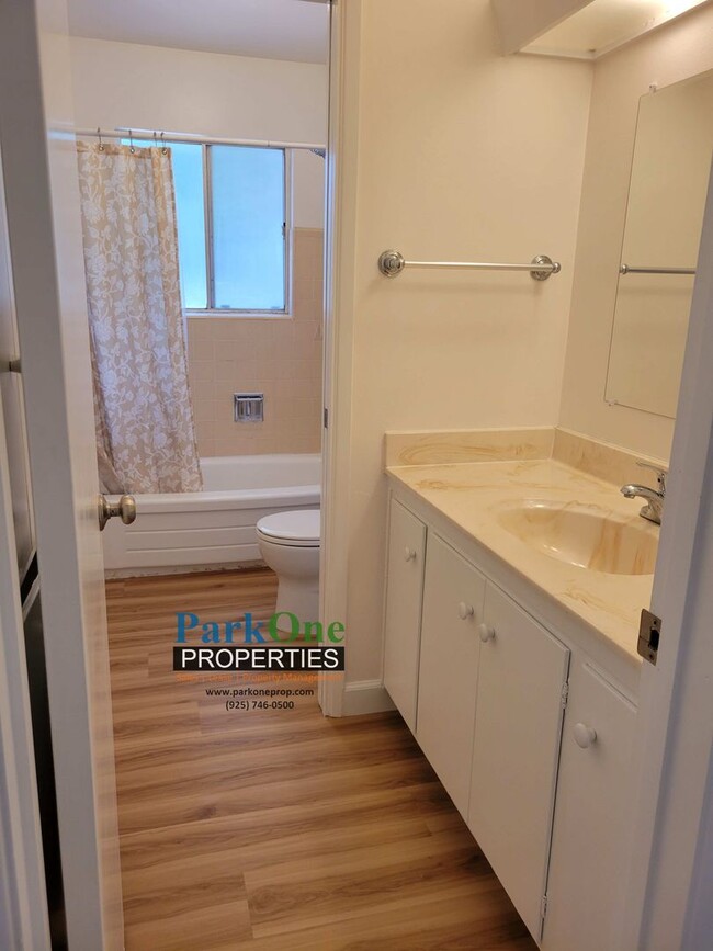 Building Photo - COMING SOON! Spacious single level Woodlan...