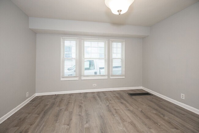 Building Photo - 3262 W 122nd St