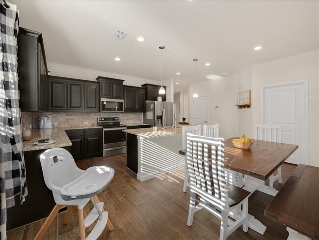 Building Photo - 1124 Nelson Pl