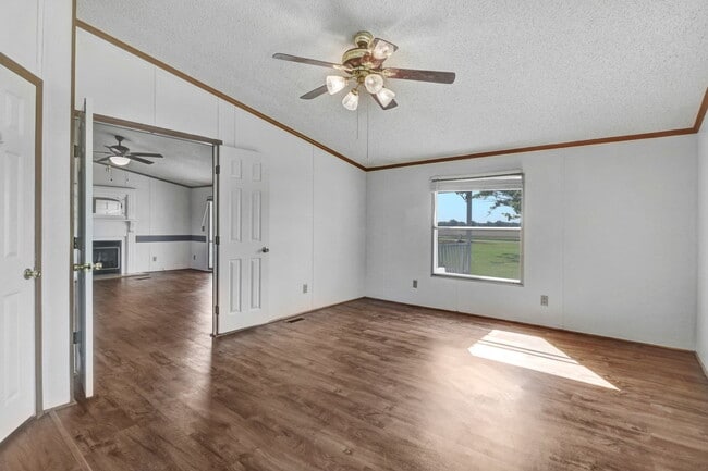 Building Photo - *SPACIOUS HOME IN PIKEVILLE SCHOOL DISTRICT*