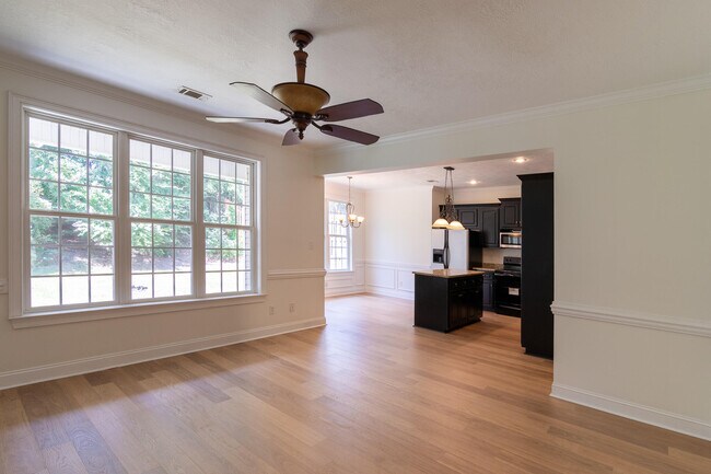 Building Photo - 2053 Dundee Way