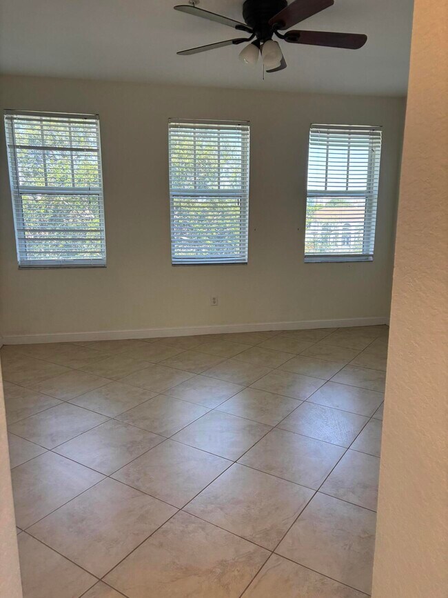 Building Photo - 590 Amador Ln