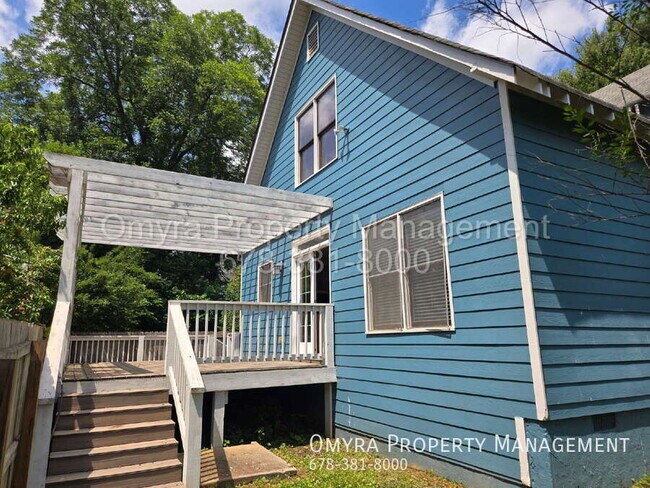 Building Photo - 105 Selman St SE