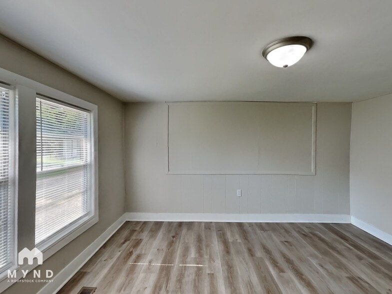 Building Photo - 4313 Kendall Ave