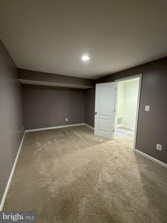 Building Photo - 40 Orch Grn Dr