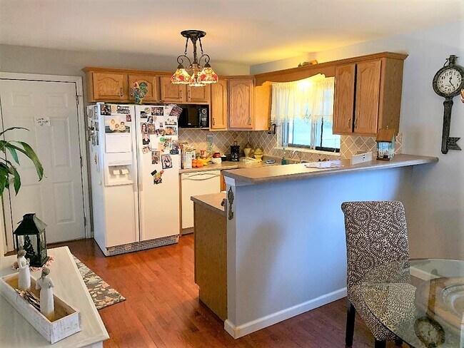 Building Photo - 709 Plaza Dr