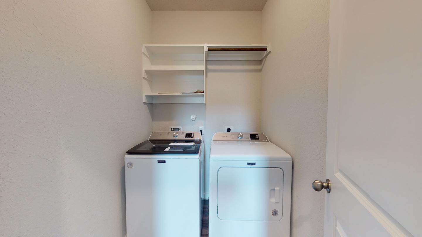 Building Photo - Gorgeous New Braunfels home with large fenced yard