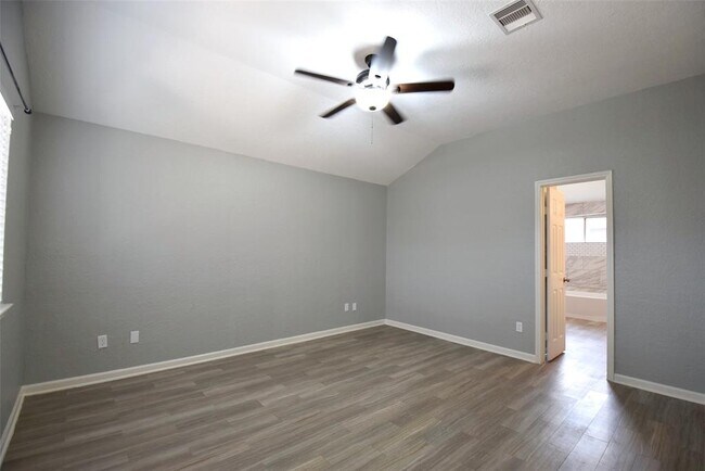 Building Photo - 2910 Walnut Springs Dr