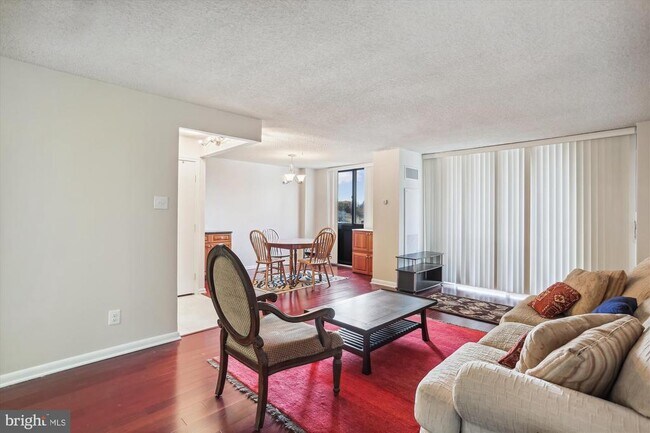 Building Photo - 7420 Westlake Terrace