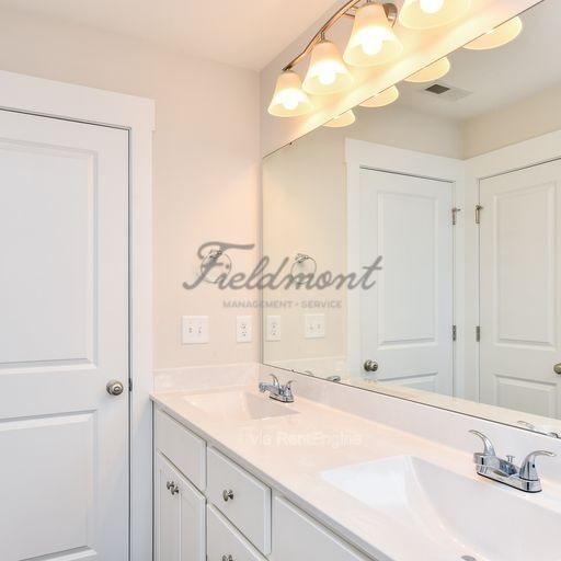 Building Photo - 100 Bluet Ln