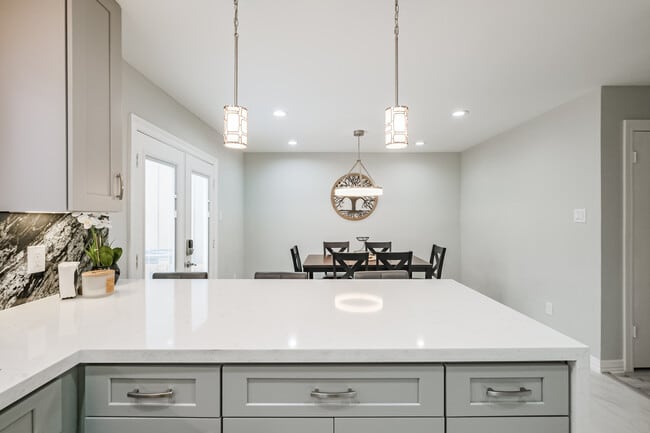 Building Photo - 11643 Village Place Dr