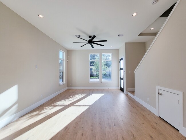 Building Photo - 5613 Leonard St