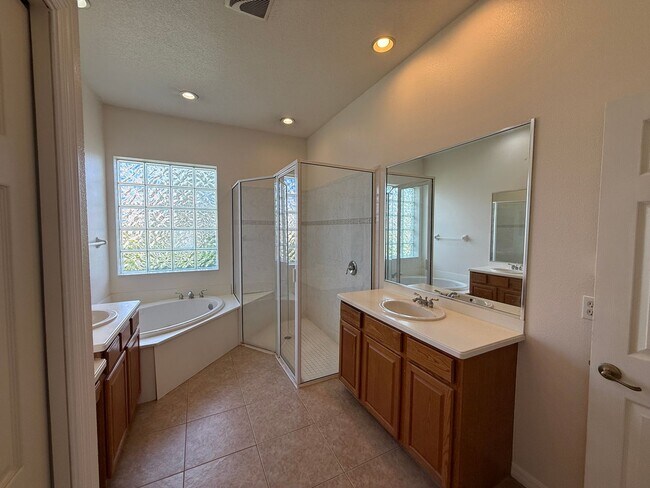 Building Photo - 4 Bedroom 3 Bath Single Family Home Laurel...