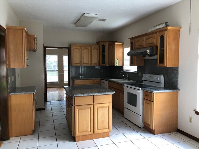 Building Photo - 2434 Hodges Bend Cir