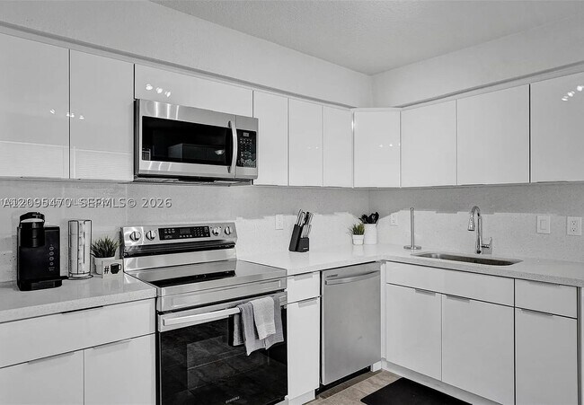 Building Photo - 760 NE 152nd St