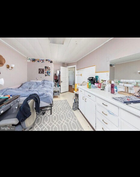 Building Photo - 310 University Blvd