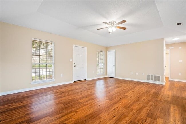 Building Photo - 7245 Pecan Terrace Dr