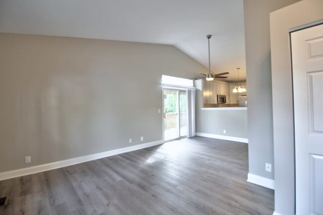 Building Photo - 13905 S Oakdale Ct