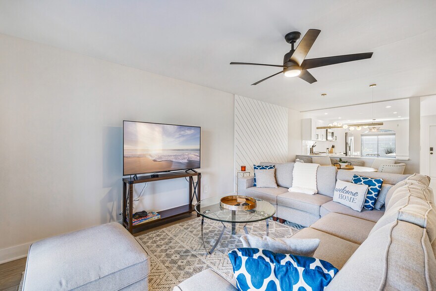 Building Photo - 16440 Kelly Cove Dr