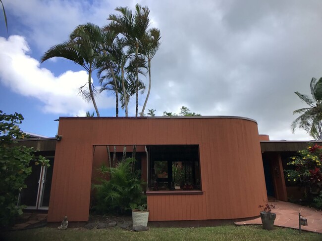 Building Photo - A Modernist Tropical Haven on Maui’s North...