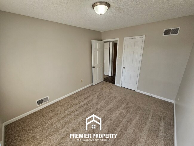 Building Photo - Newly Renovated 3BR Memphis Home w/ Vaulted Ceilings, Brick Fireplace & Covered Patio