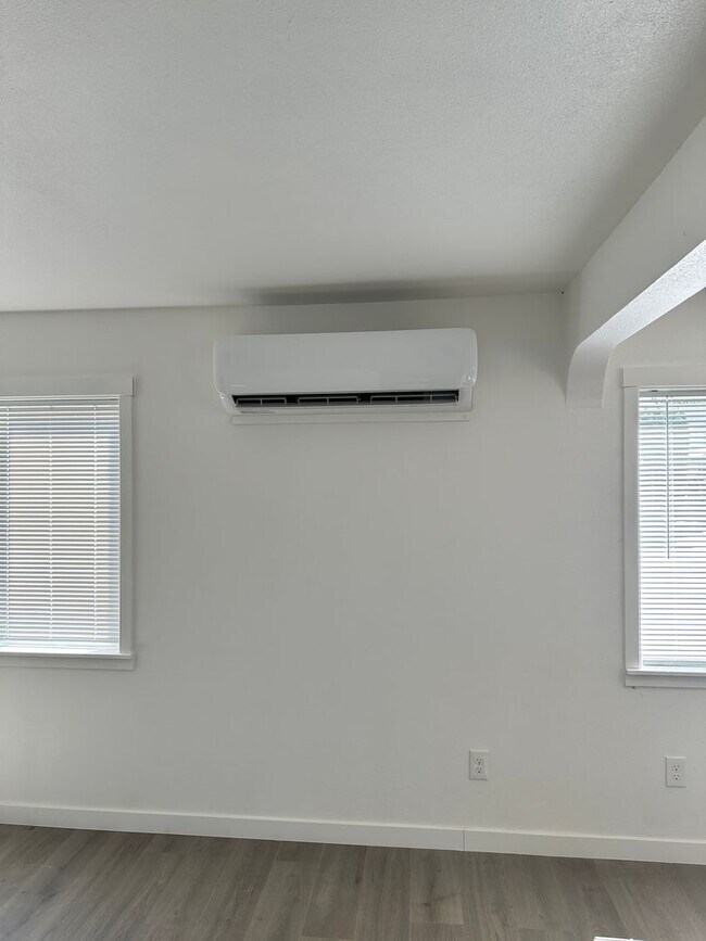 Building Photo - Completely remodeled Adorable home in Conv...