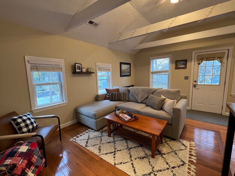 Building Photo - 3 Knox Ct