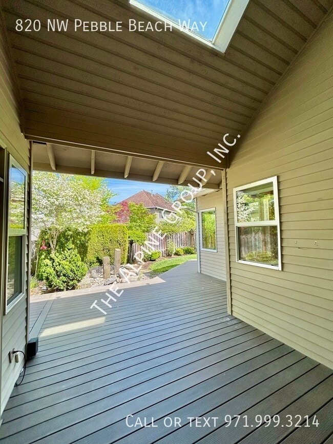 Building Photo - 820 NW Pebble Beach Way