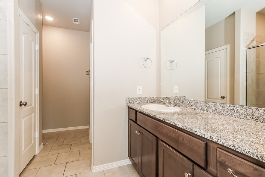 Building Photo - 25726 Northpark Palm Dr
