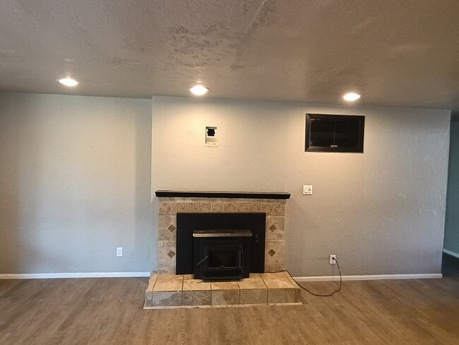 Building Photo - 180 Bushnell Ln